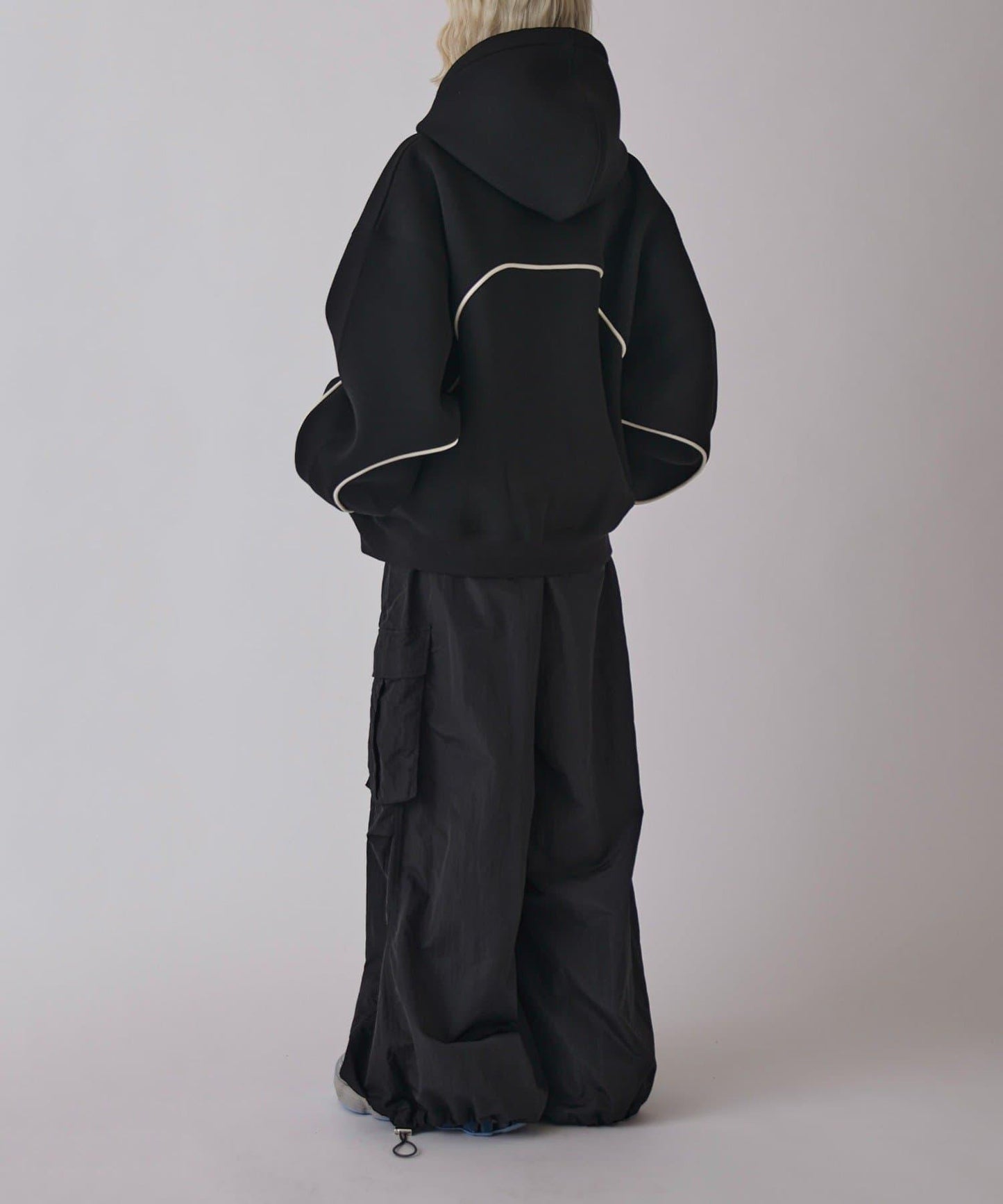 Neucon 立體滾邊拉鍊連帽衛衣