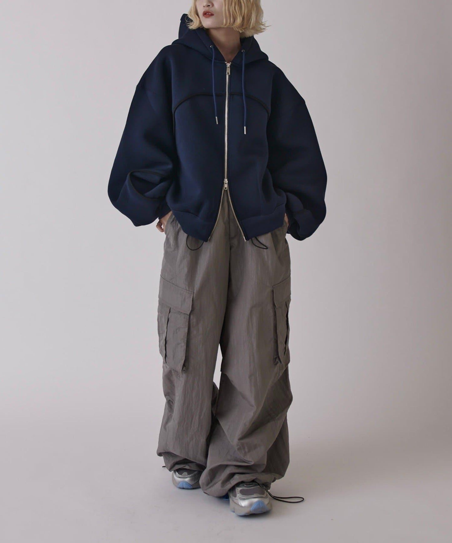 Neucon 立體滾邊拉鍊連帽衛衣