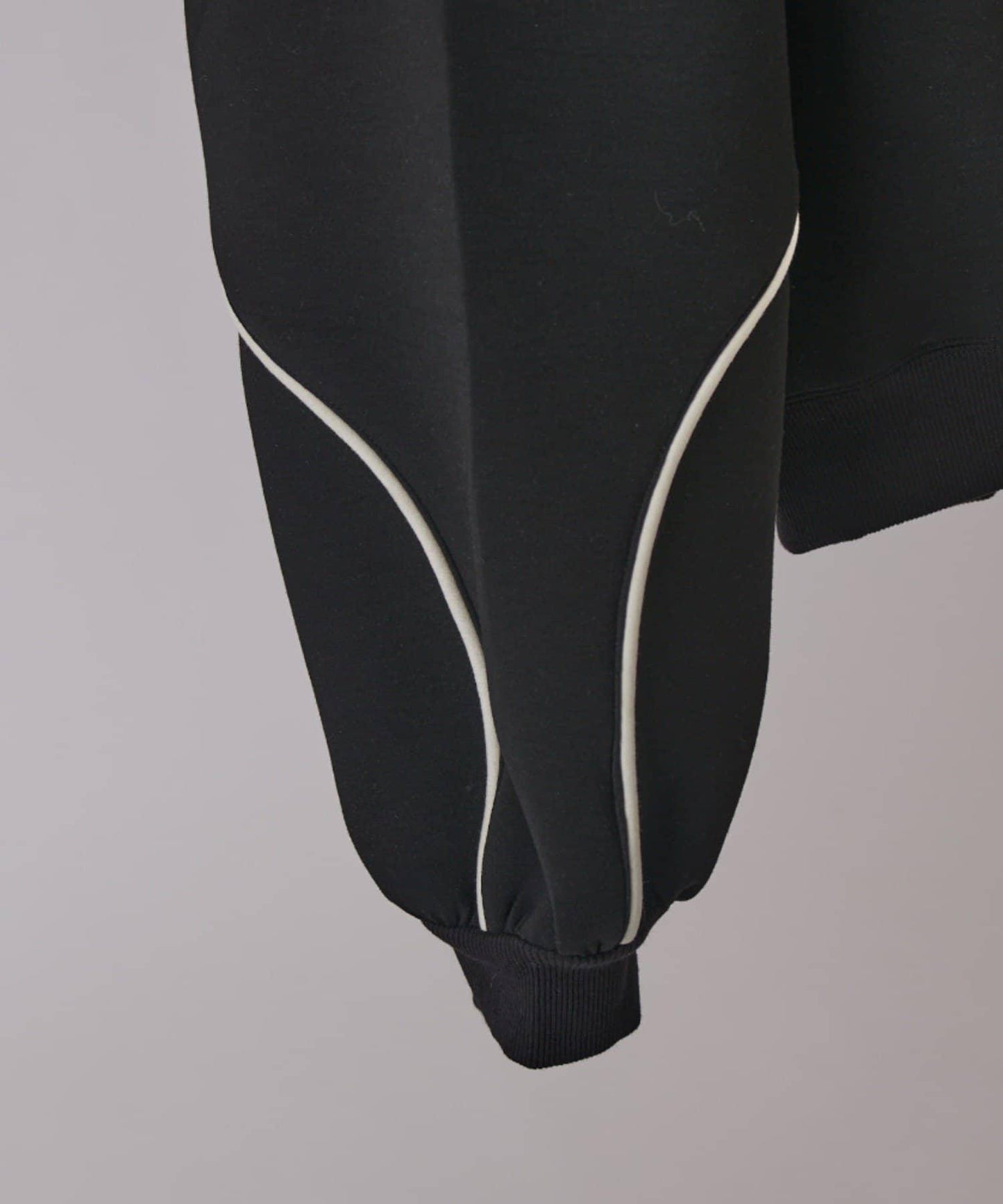 Neucon 立體滾邊拉鍊連帽衛衣