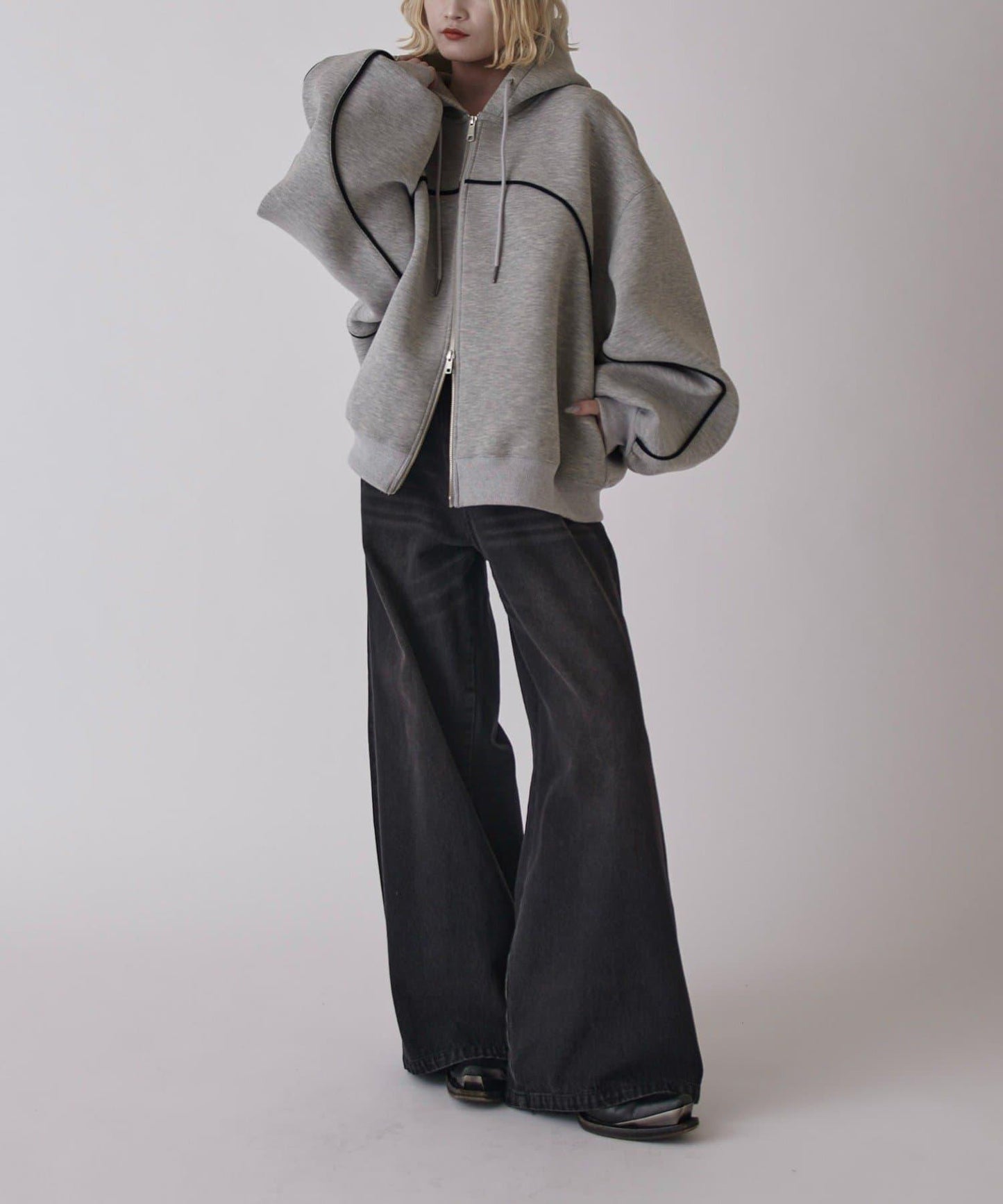 Neucon 立體滾邊拉鍊連帽衛衣