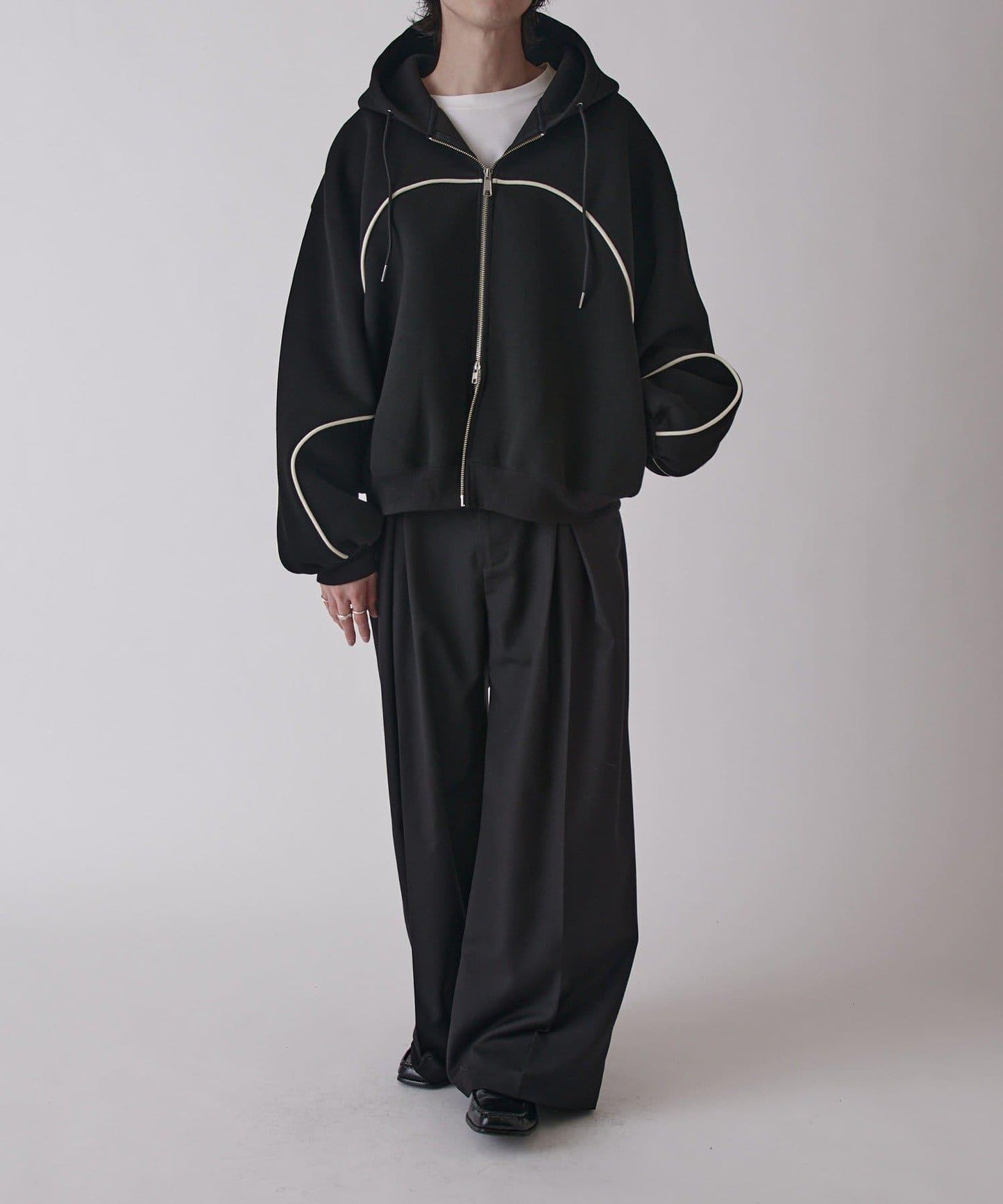 Neucon 立體滾邊拉鍊連帽衛衣