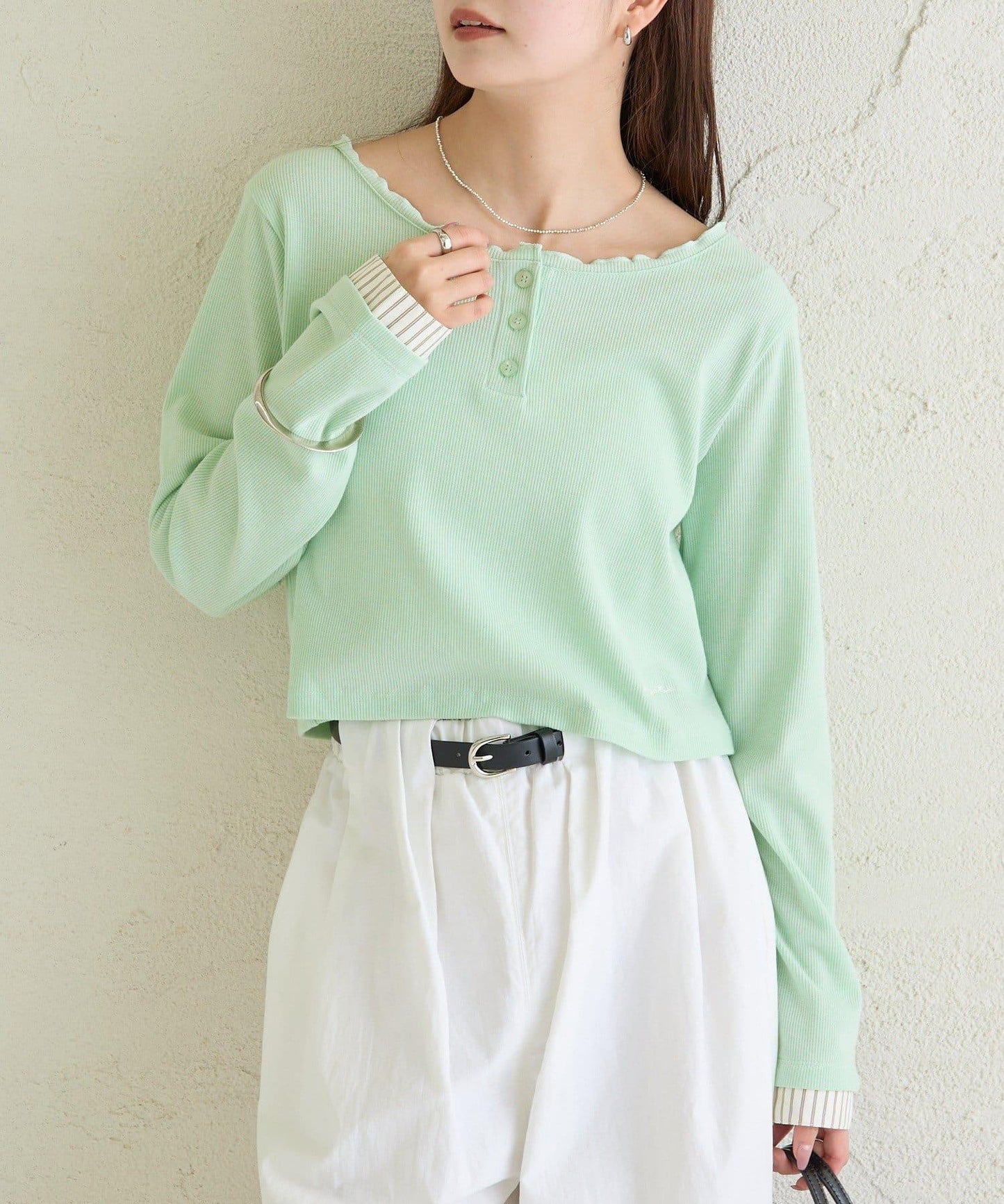 小短款亨利領長袖T恤