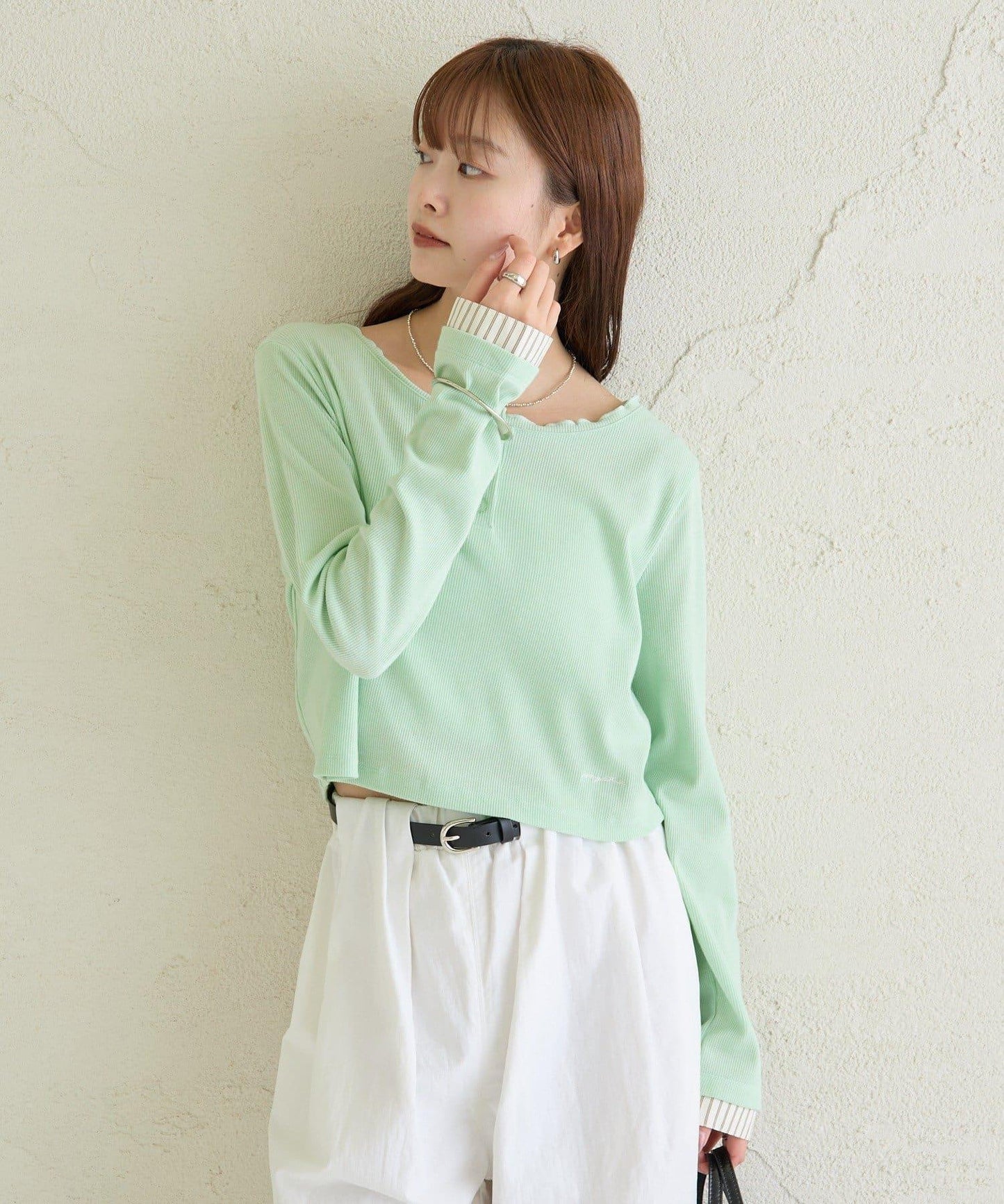 小短款亨利領長袖T恤