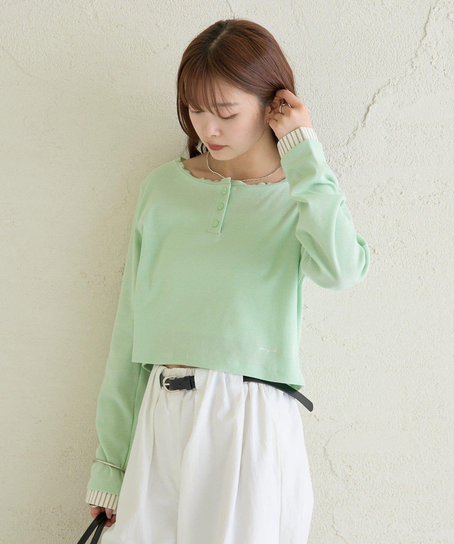 小短款亨利領長袖T恤