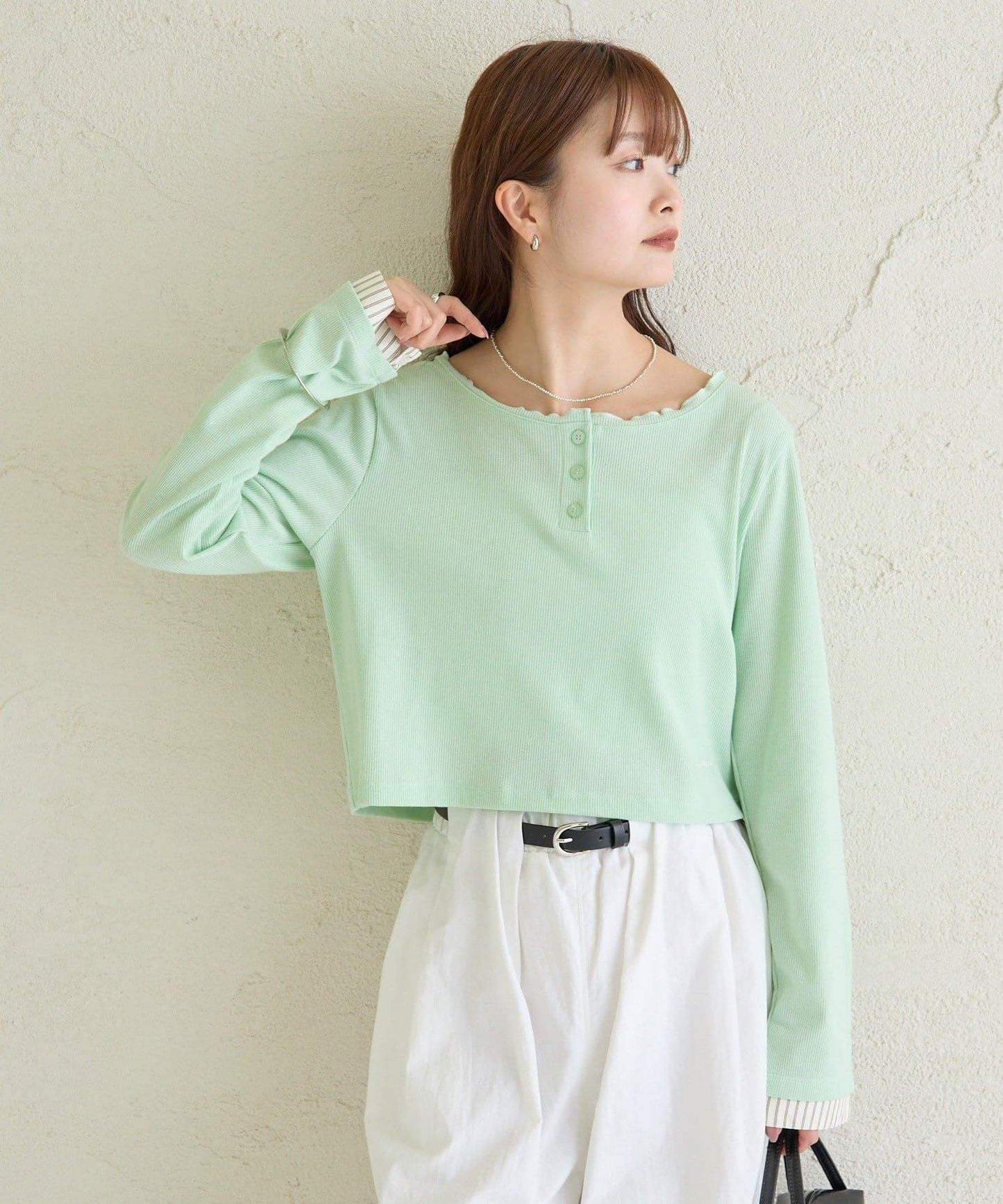 小短款亨利領長袖T恤