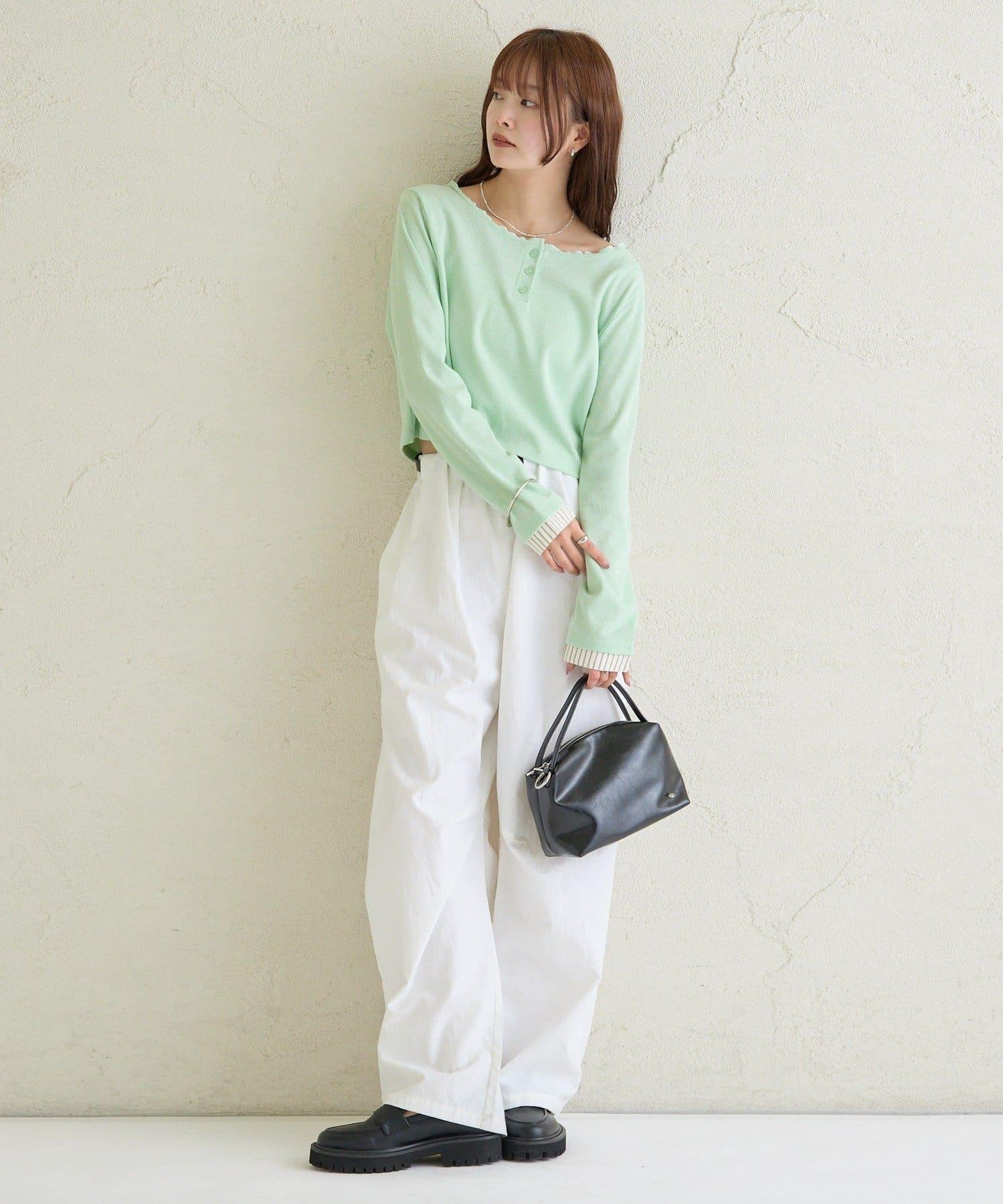 小短款亨利領長袖T恤