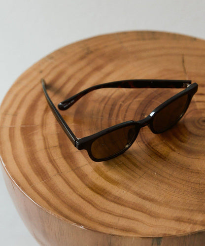 戴上即顯時尚感 框架太陽鏡