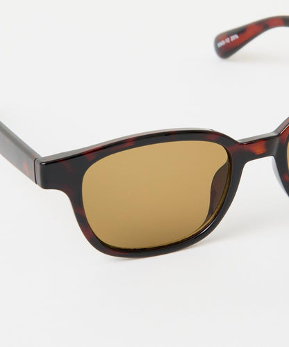 戴上即顯時尚感 框架太陽鏡