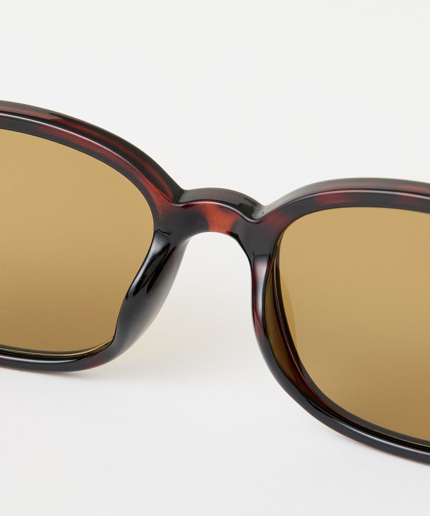 戴上即顯時尚感 框架太陽鏡