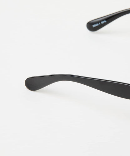 戴上即顯時尚感 框架太陽鏡