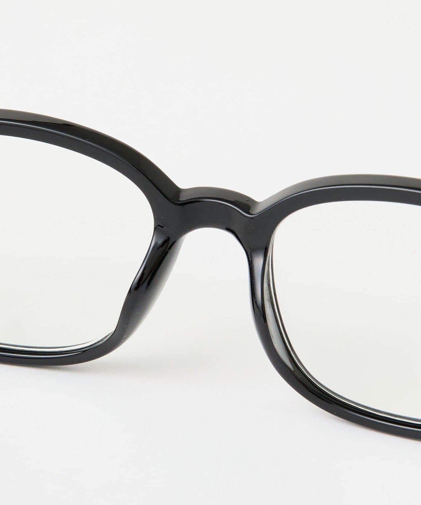 戴上即顯時尚感 框架太陽鏡