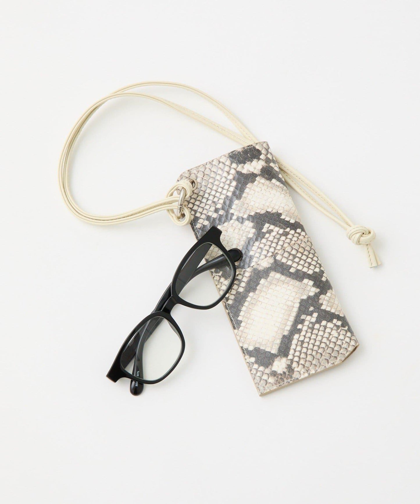 戴上即顯時尚感 框架太陽鏡