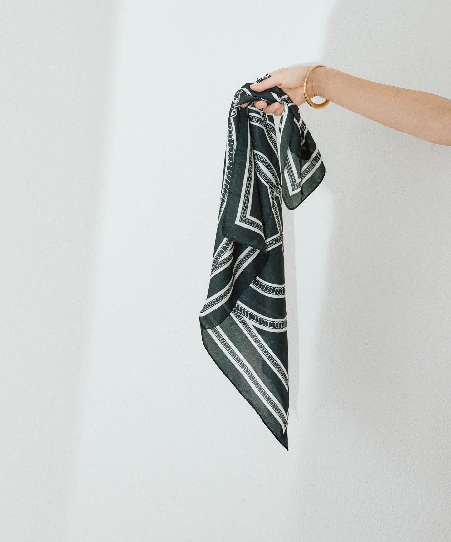 造型點綴鏈條圖案絲巾