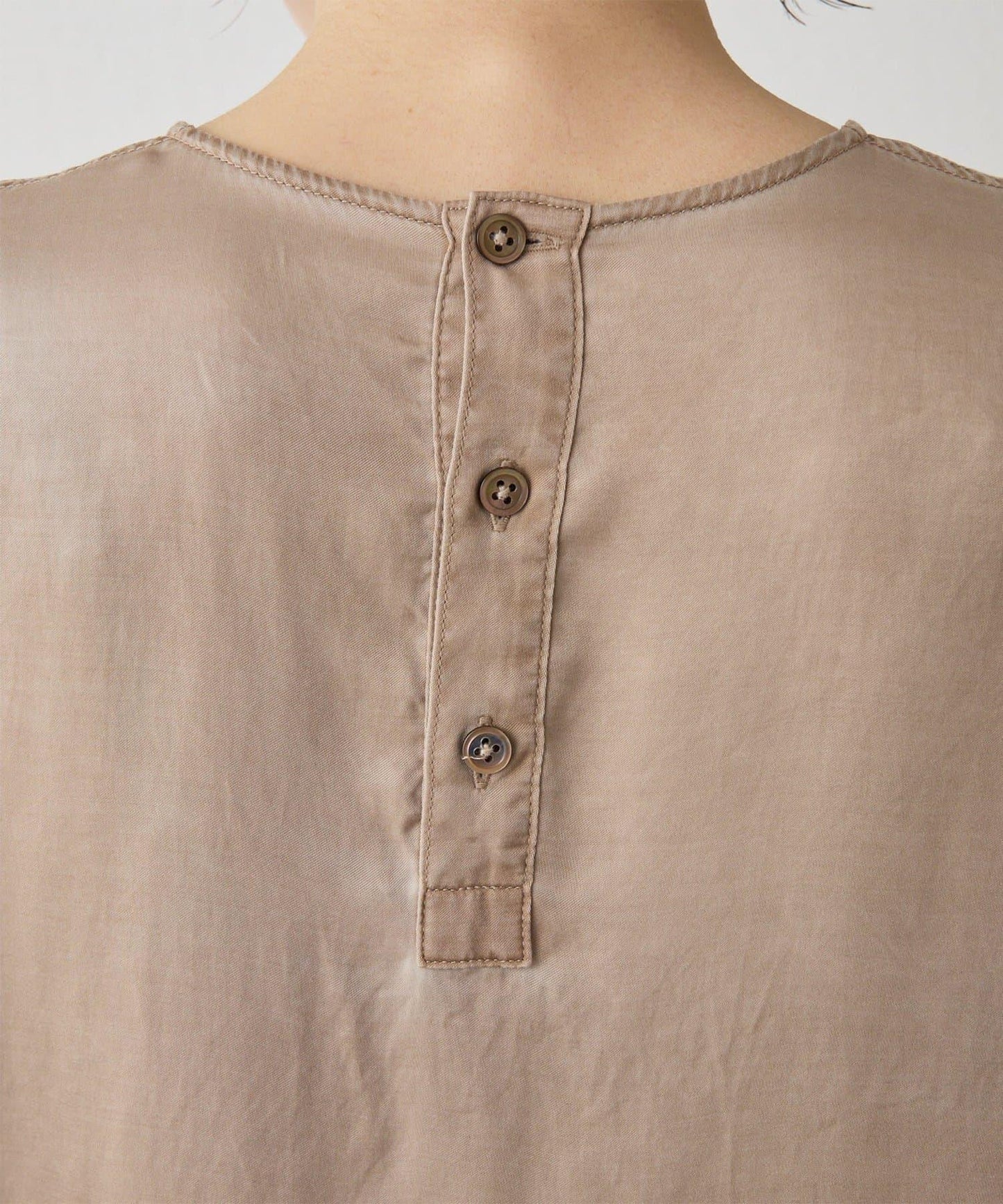 顏料染圓領上衣