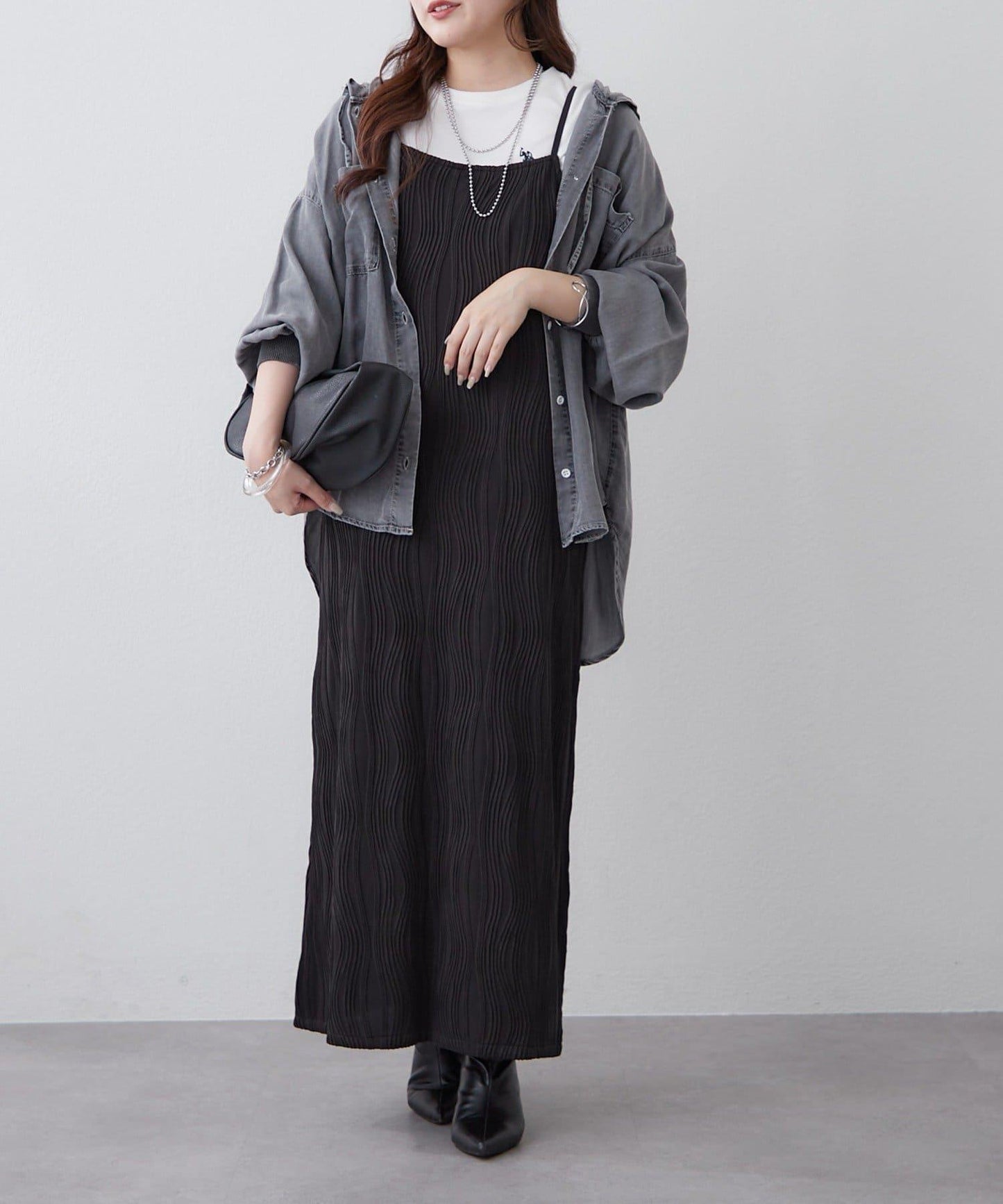 nane 波浪提花圖案吊帶連衣裙