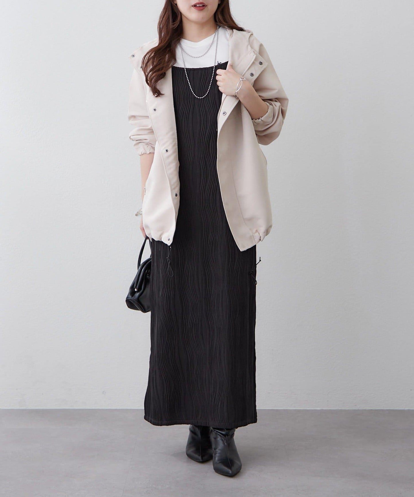 nane 波浪提花圖案吊帶連衣裙