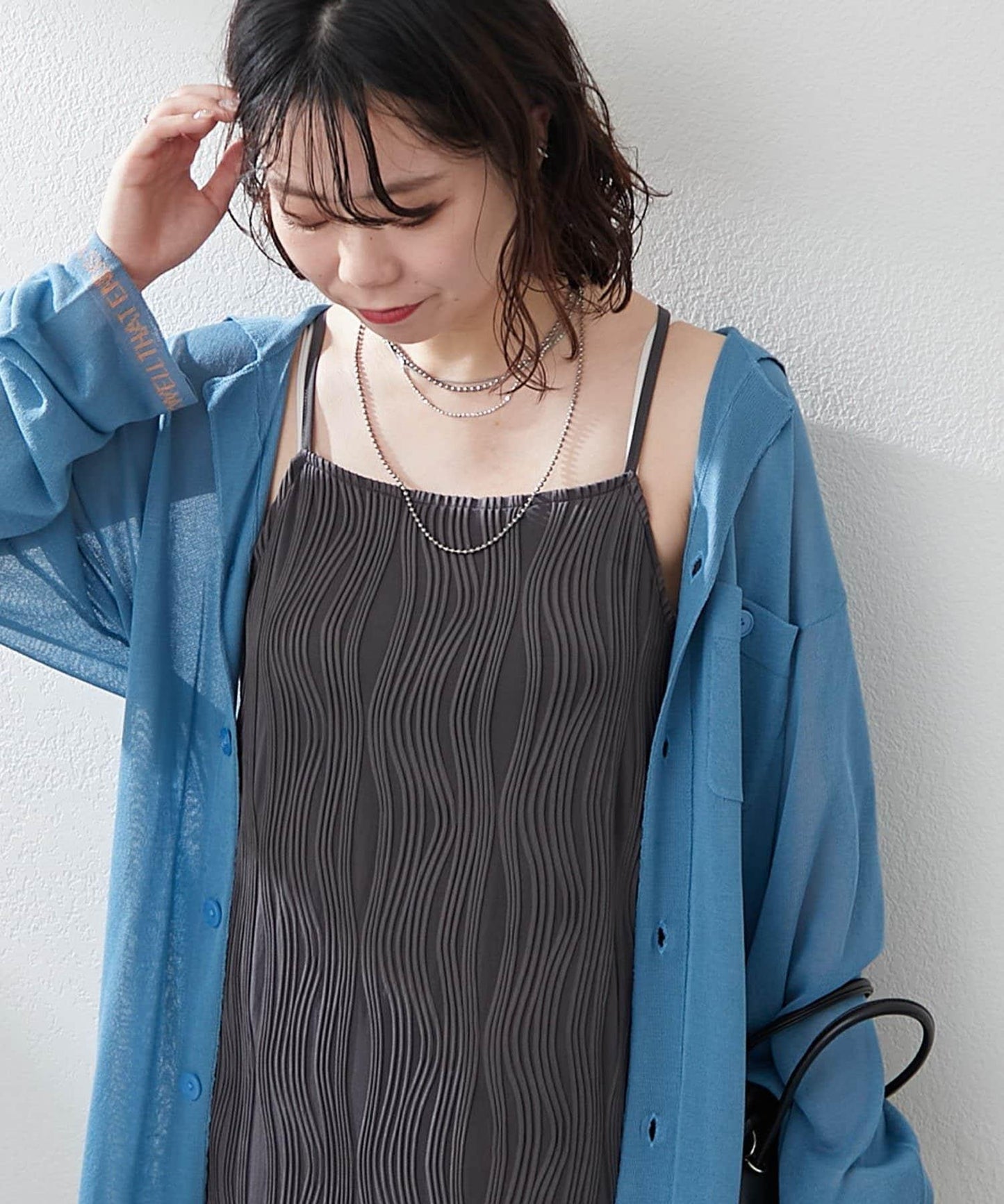 nane 波浪提花圖案吊帶連衣裙