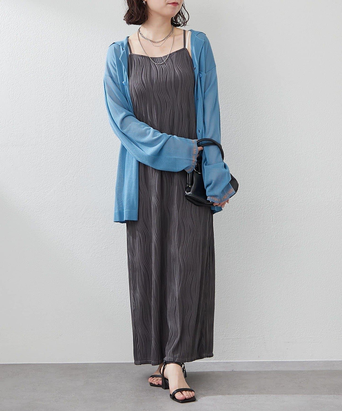 nane 波浪提花圖案吊帶連衣裙