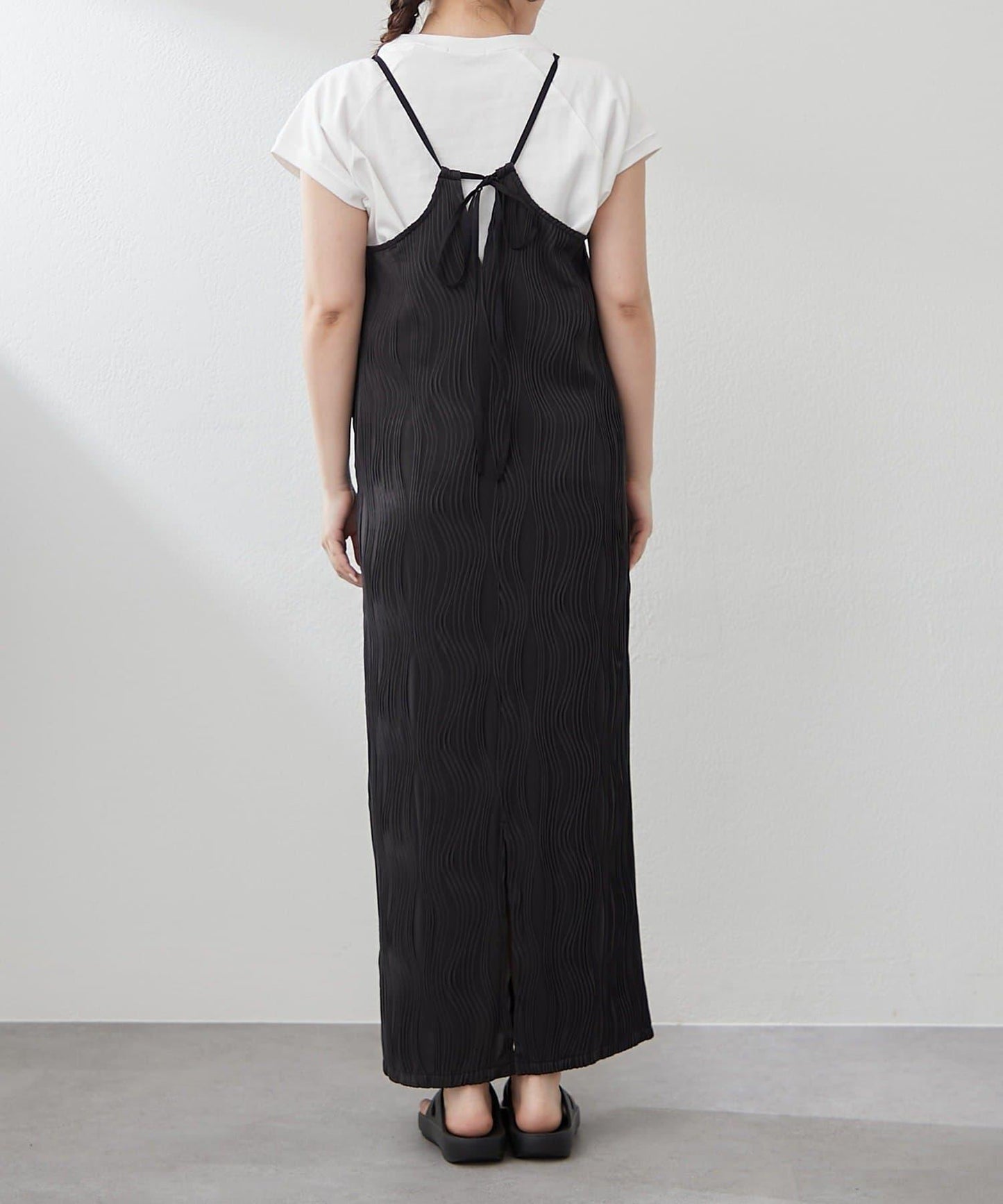 nane 波浪提花圖案吊帶連衣裙