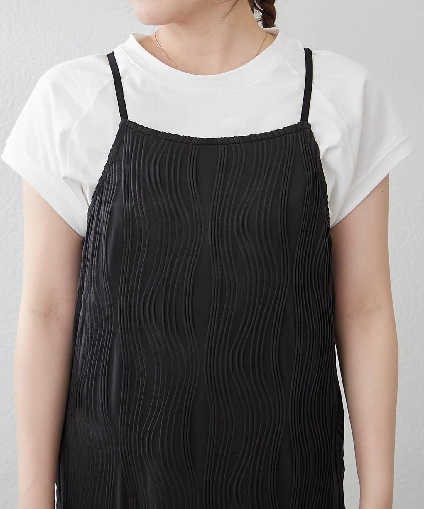 nane 波浪提花圖案吊帶連衣裙