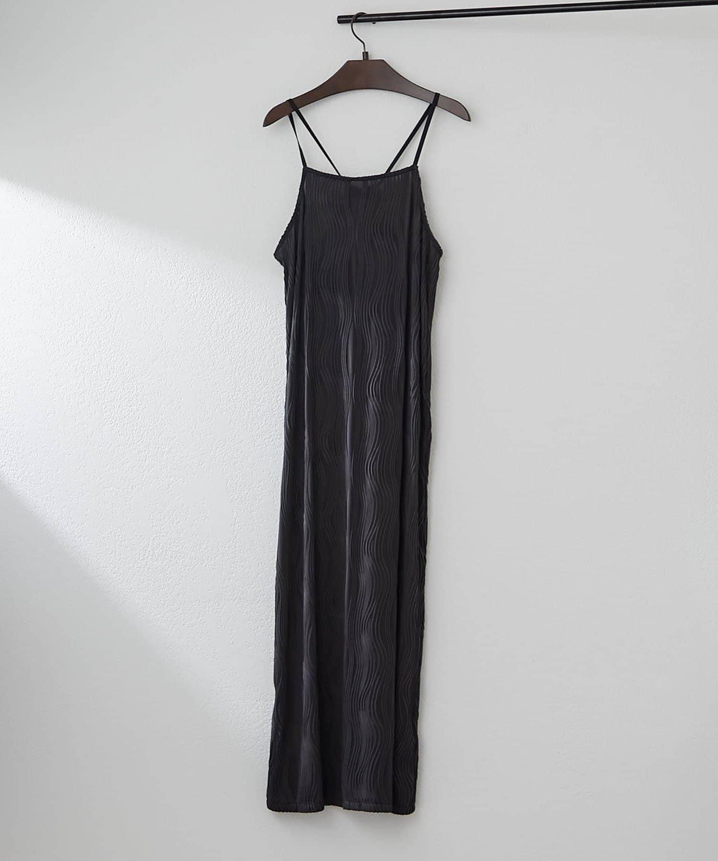 nane 波浪提花圖案吊帶連衣裙