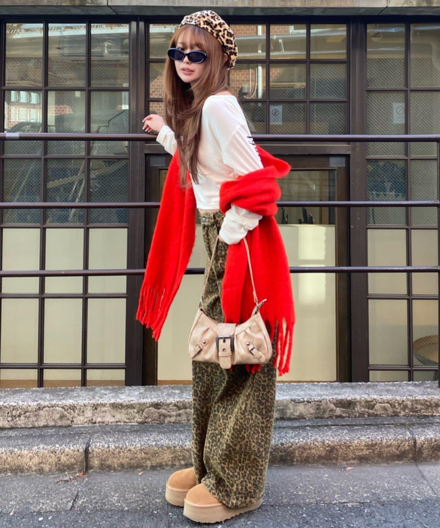 RAY CASSIN 皮革貼片圍巾