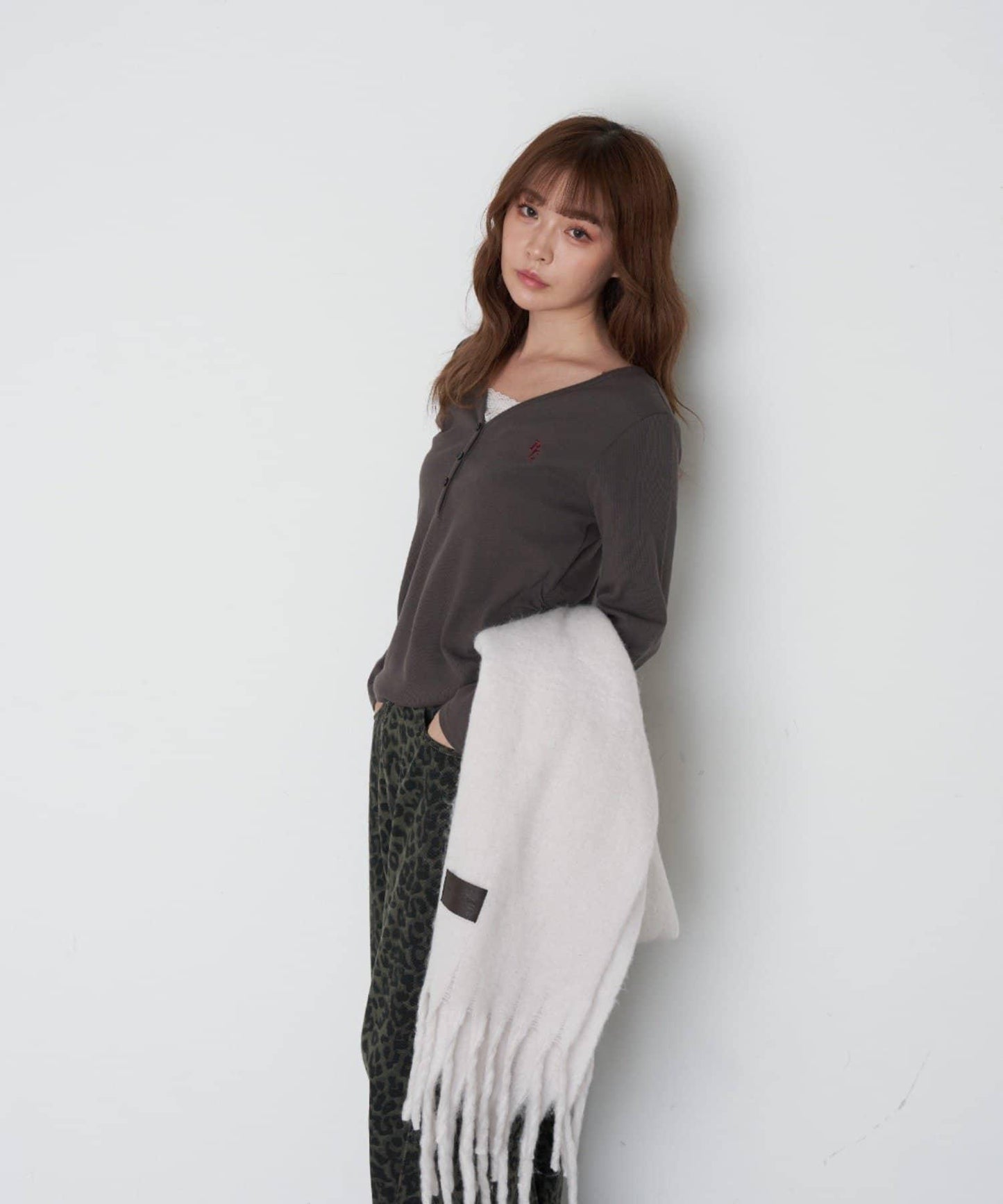 RAY CASSIN 皮革貼片圍巾