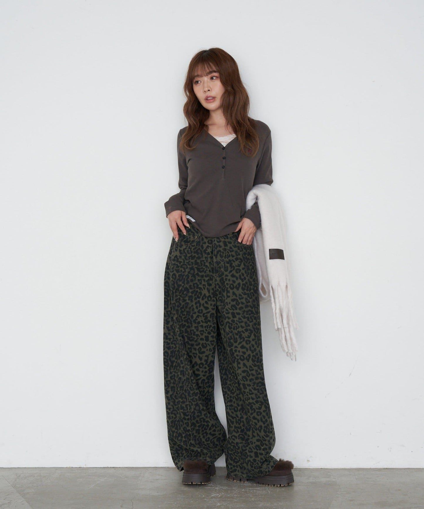 RAY CASSIN 皮革貼片圍巾