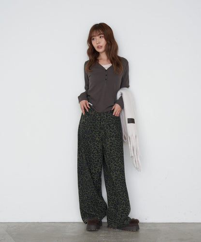 RAY CASSIN 皮革貼片圍巾