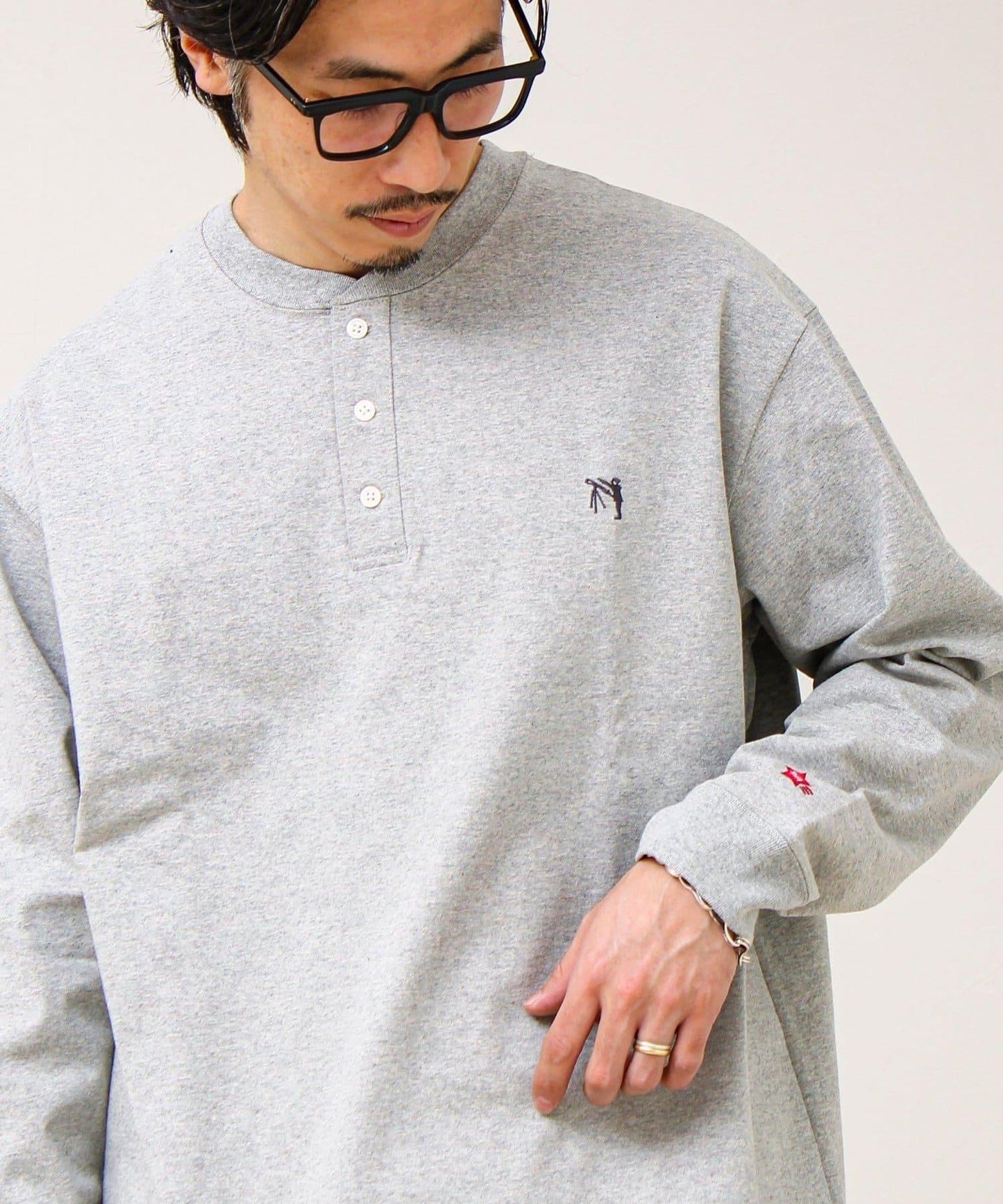 BOY刺繡 內裡漸變 亨利領 長袖T恤