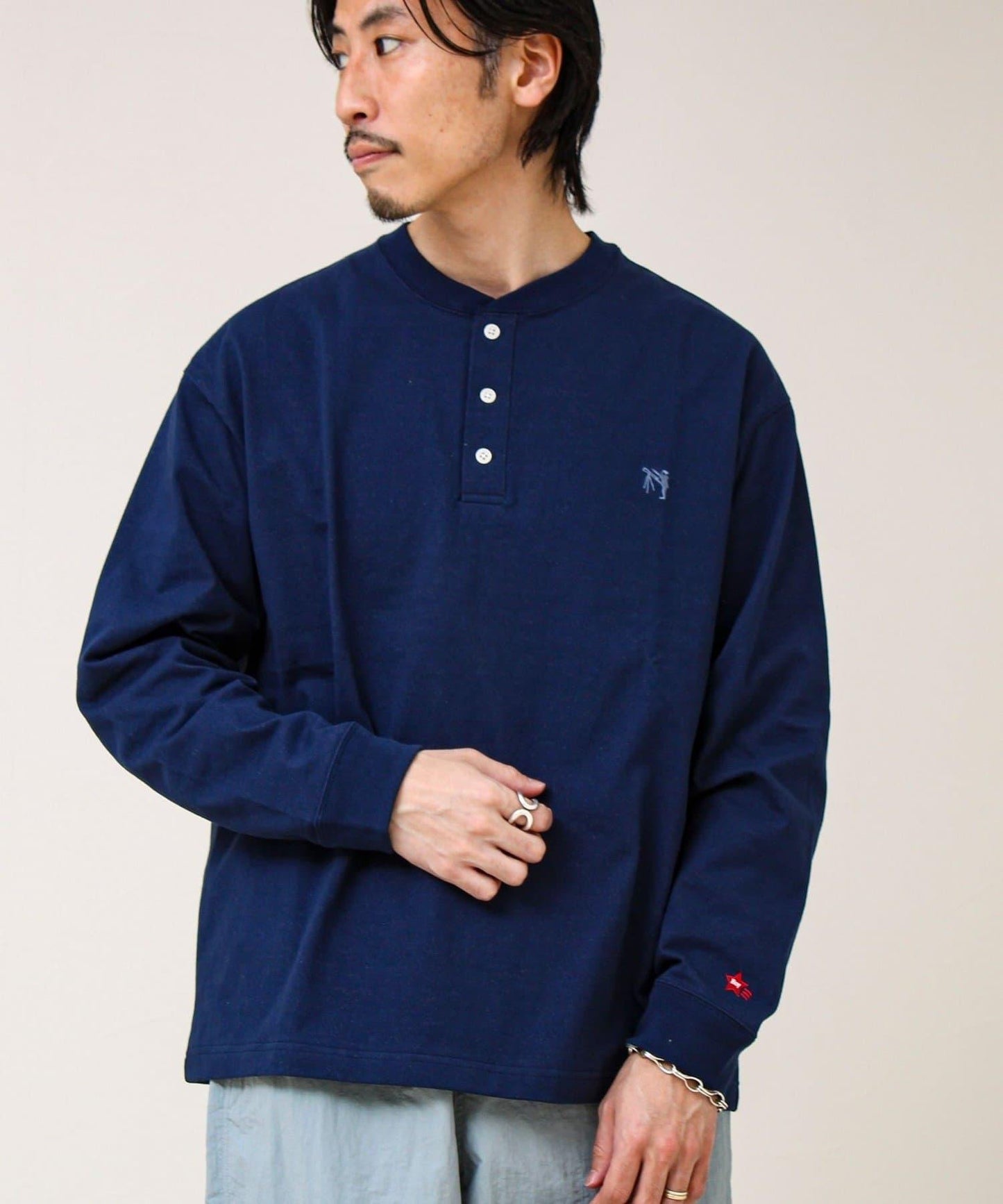 BOY刺繡 內裡漸變 亨利領 長袖T恤