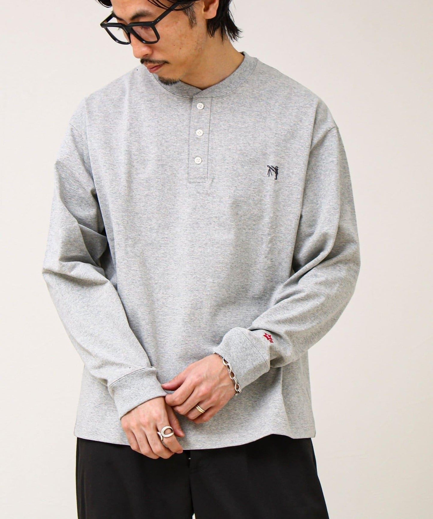 BOY刺繡 內裡漸變 亨利領 長袖T恤