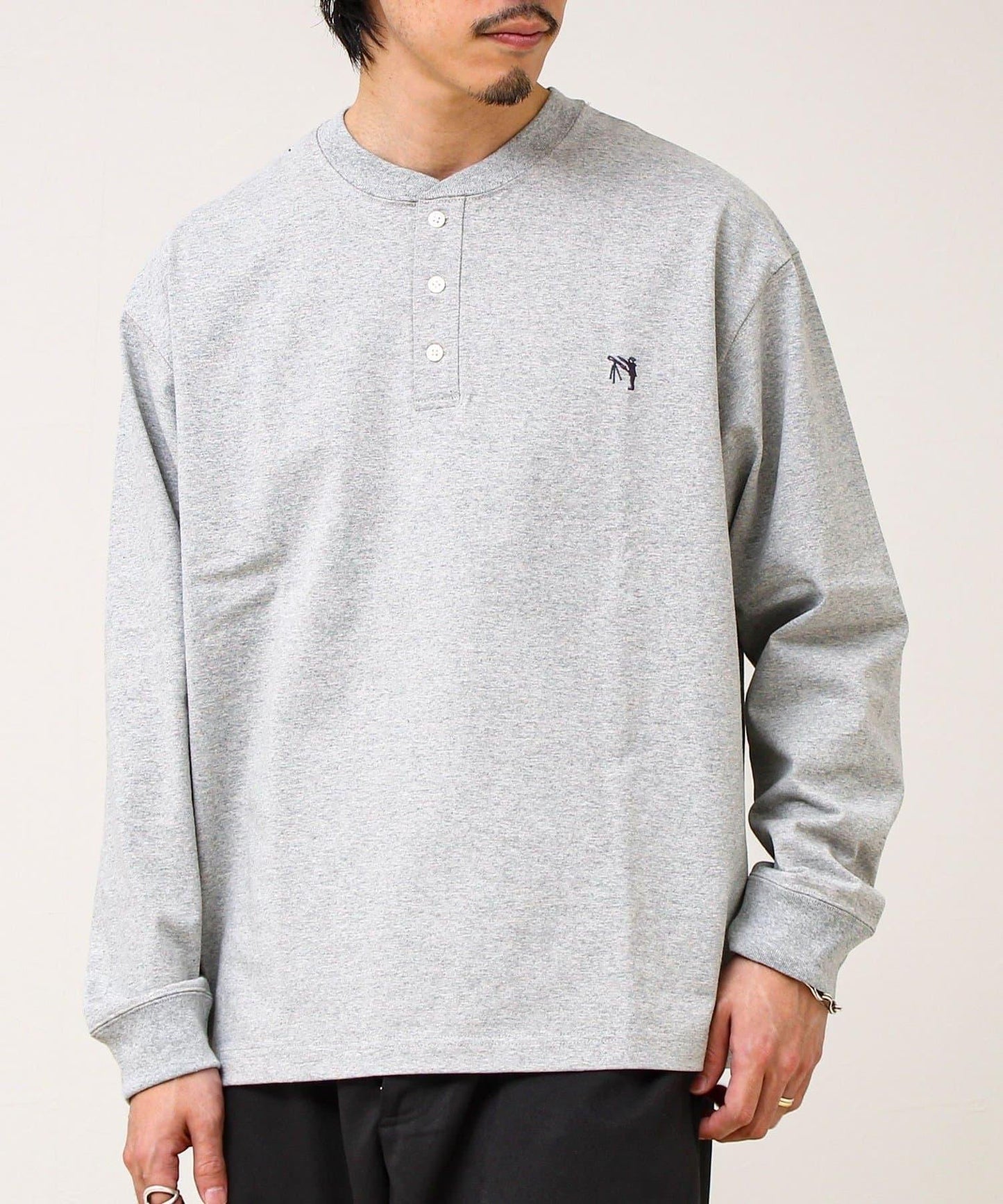 BOY刺繡 內裡漸變 亨利領 長袖T恤