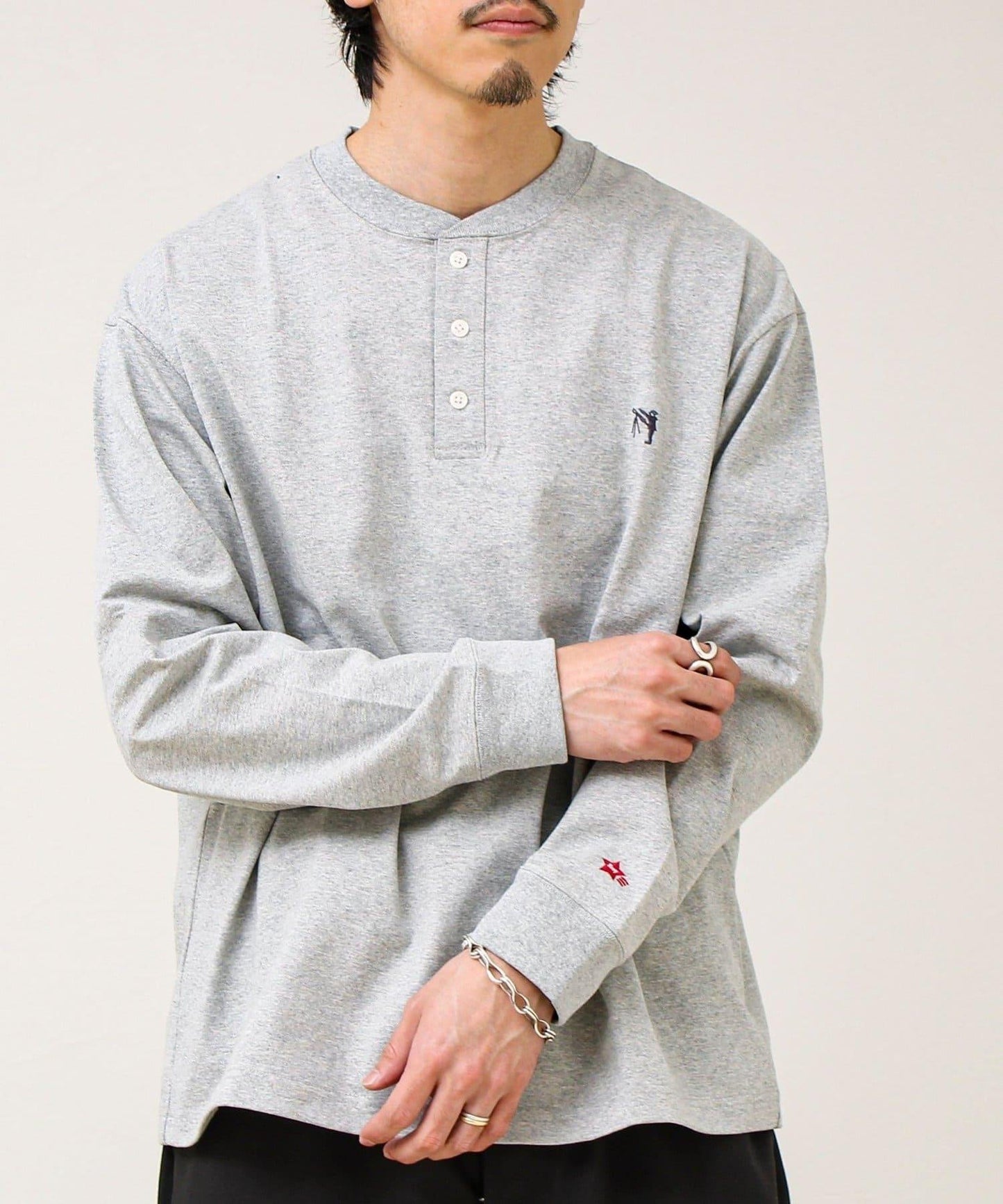 BOY刺繡 內裡漸變 亨利領 長袖T恤