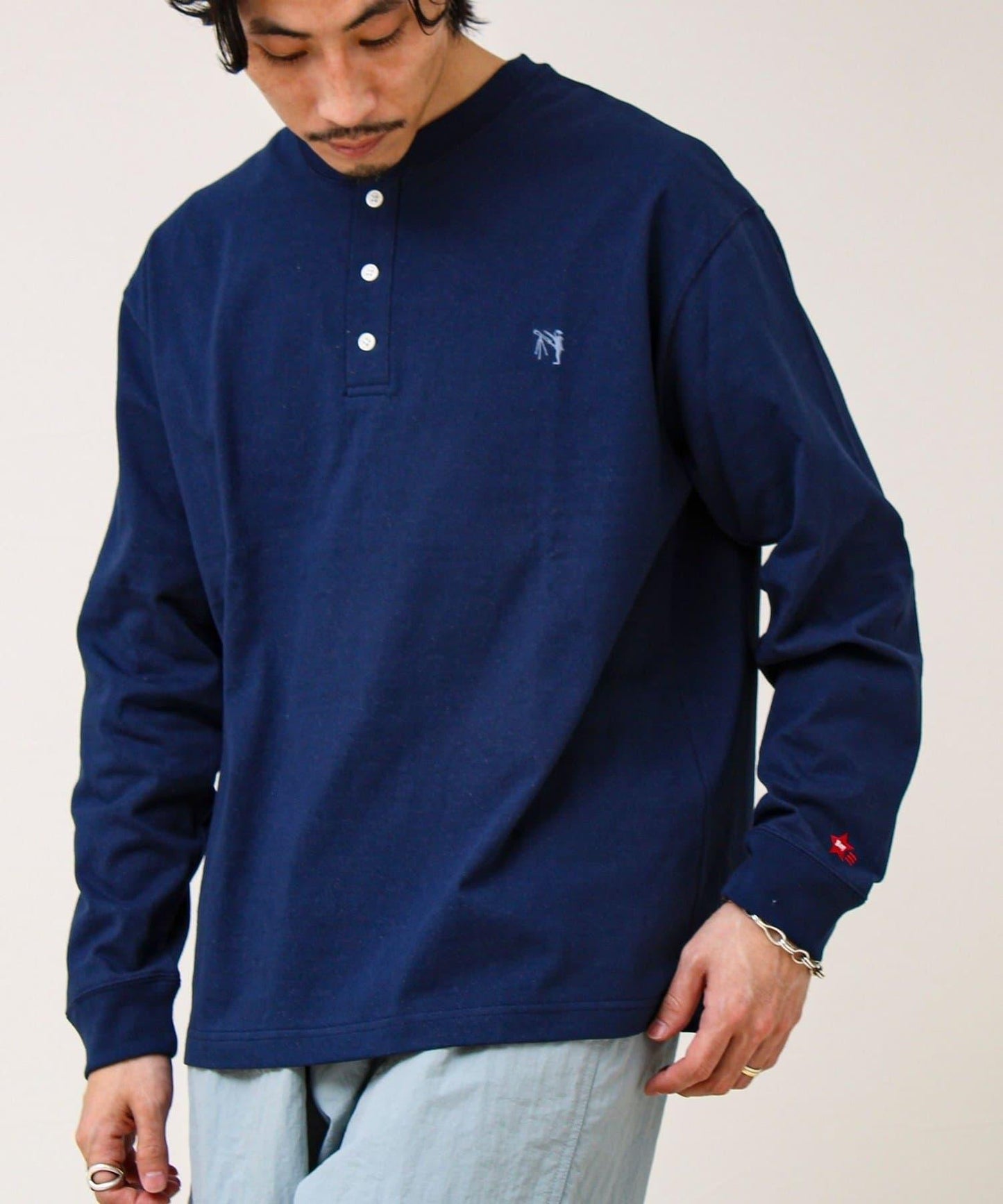 BOY刺繡 內裡漸變 亨利領 長袖T恤