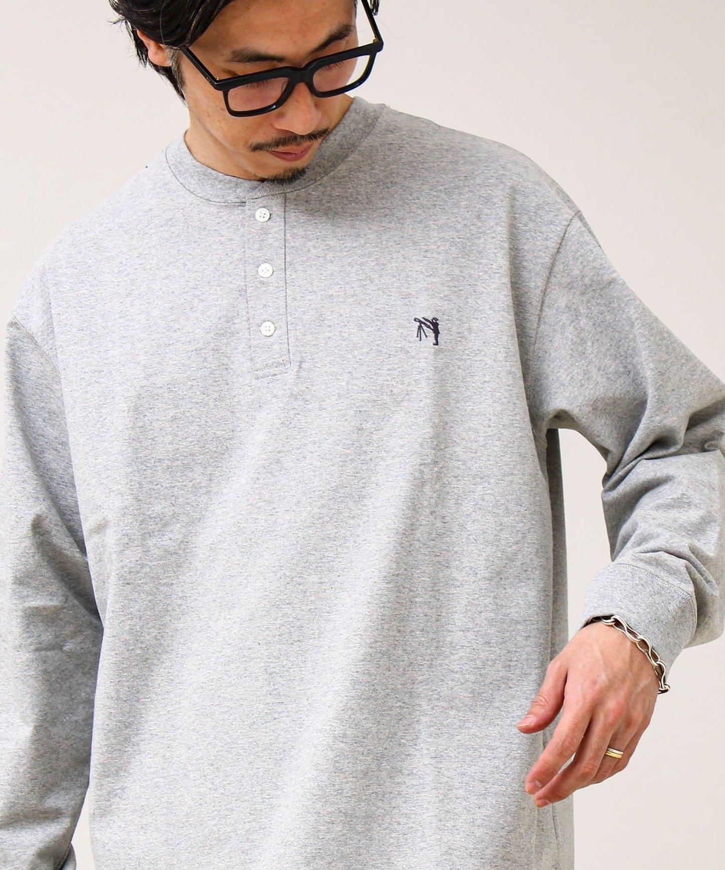 BOY刺繡 內裡漸變 亨利領 長袖T恤