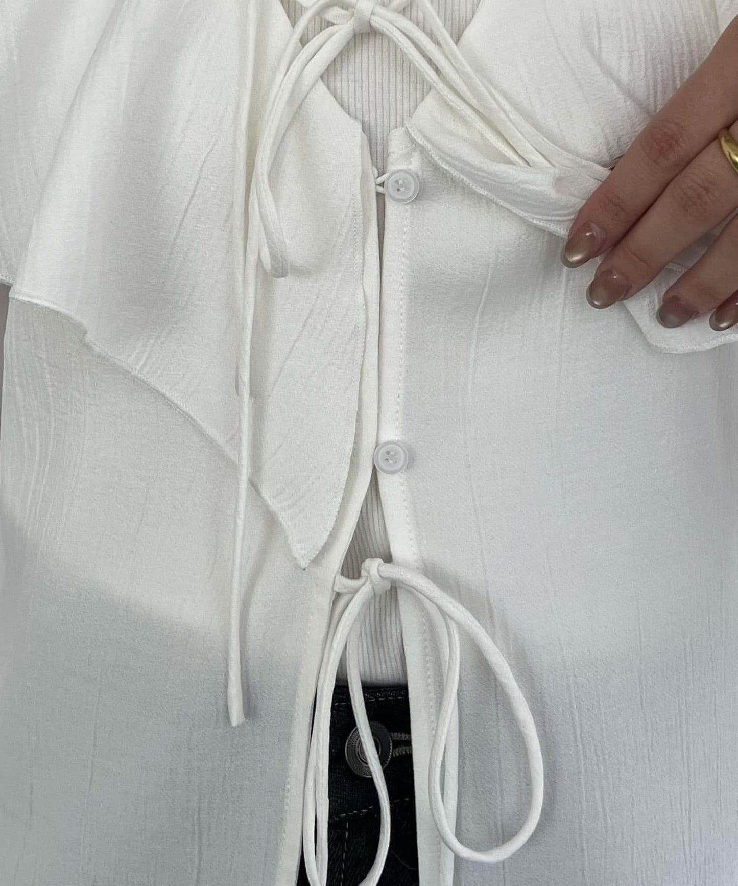 荷葉邊蝴蝶結襯衫