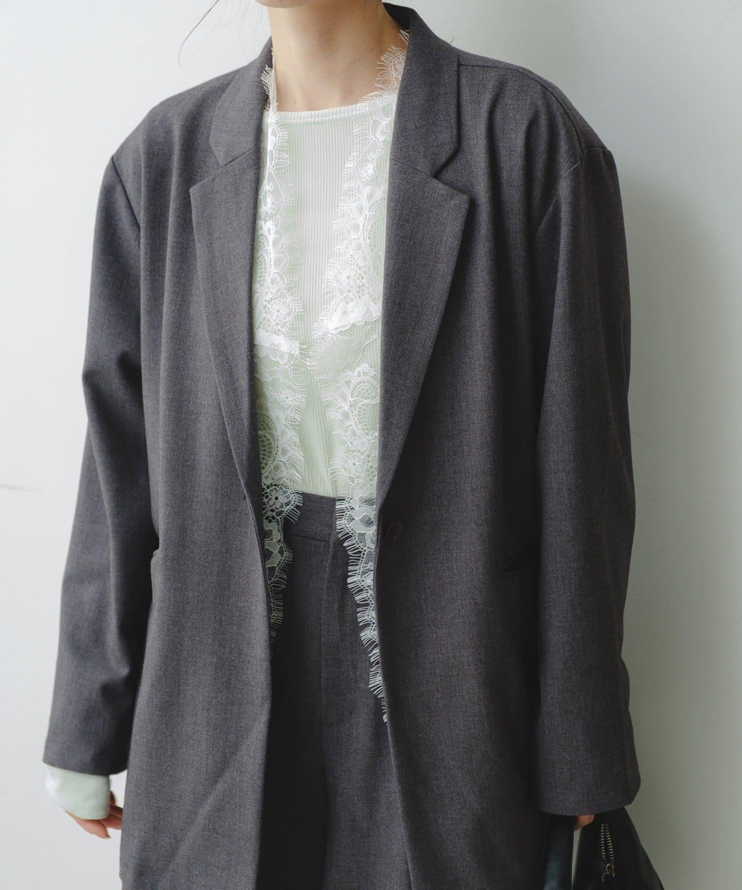 可拆卸蕾絲多方式設計夾克