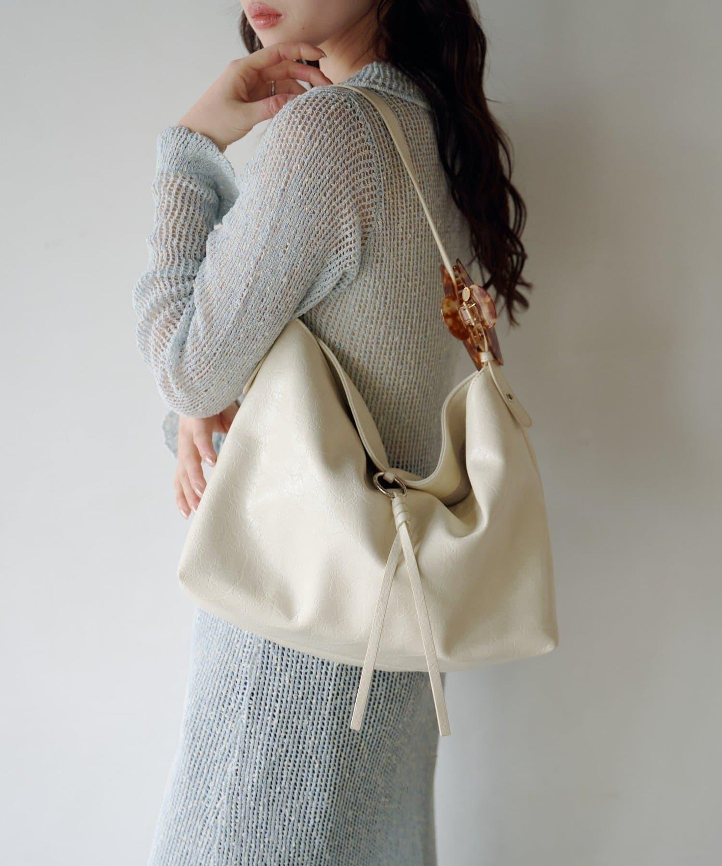 可收納500ml飲料瓶 流蘇設計 單肩包