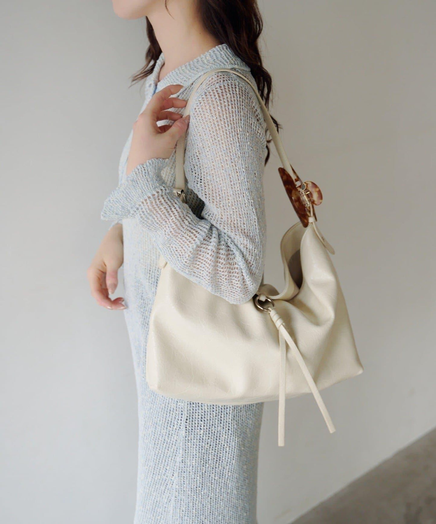 可收納500ml飲料瓶 流蘇設計 單肩包