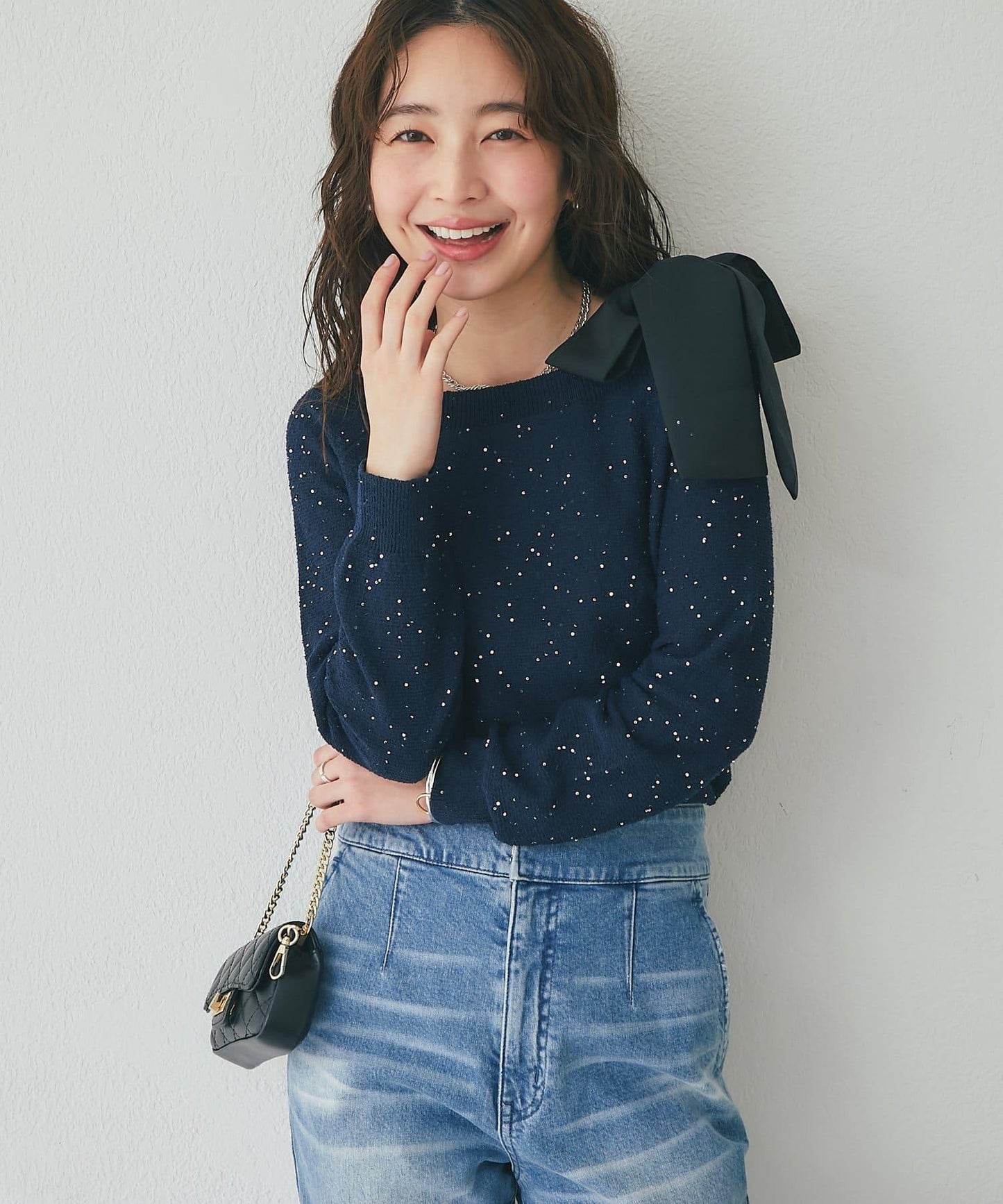 亮片圈圈紗露肩蝴蝶結針織上衣