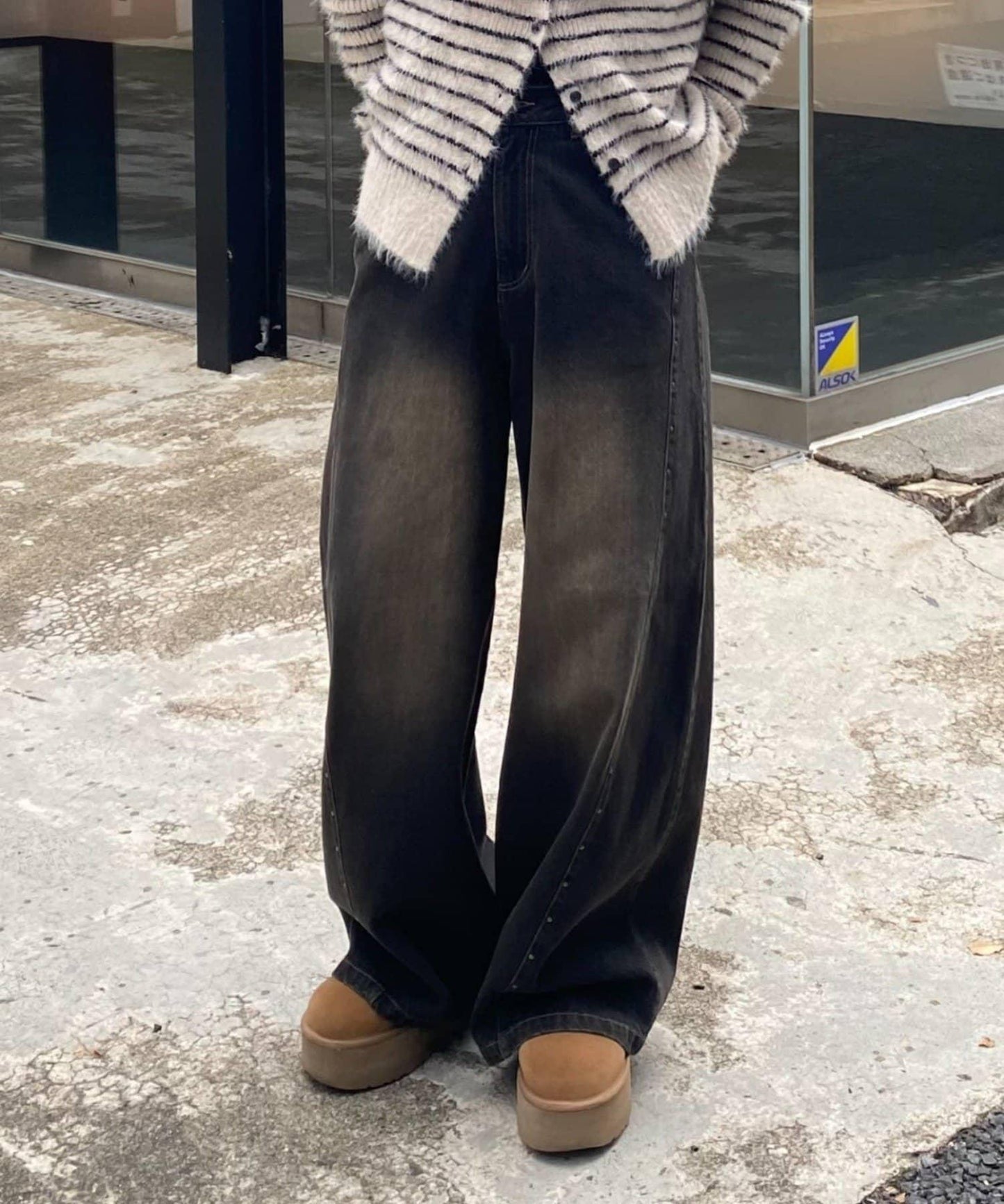 鉚釘設計 闊腿 牛仔面料 牛仔褲