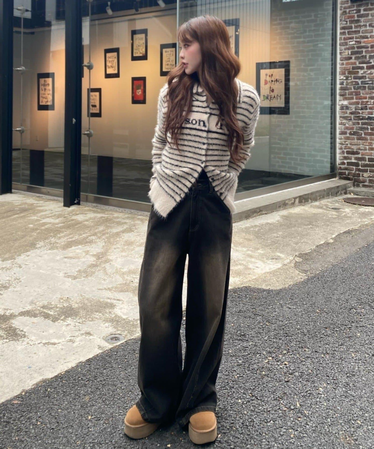 鉚釘設計 闊腿 牛仔面料 牛仔褲