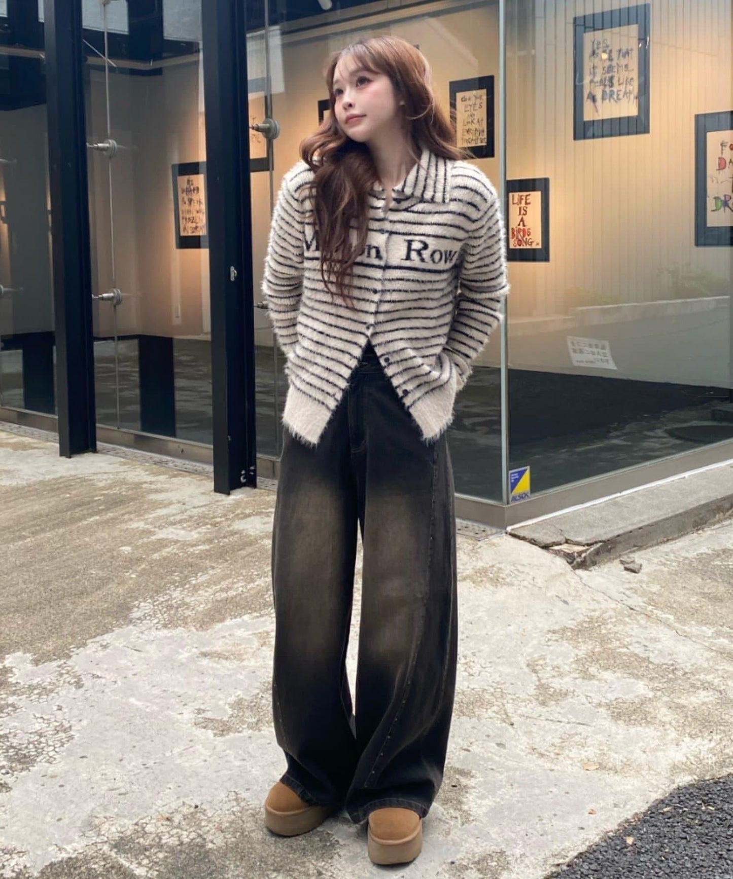 鉚釘設計 闊腿 牛仔面料 牛仔褲