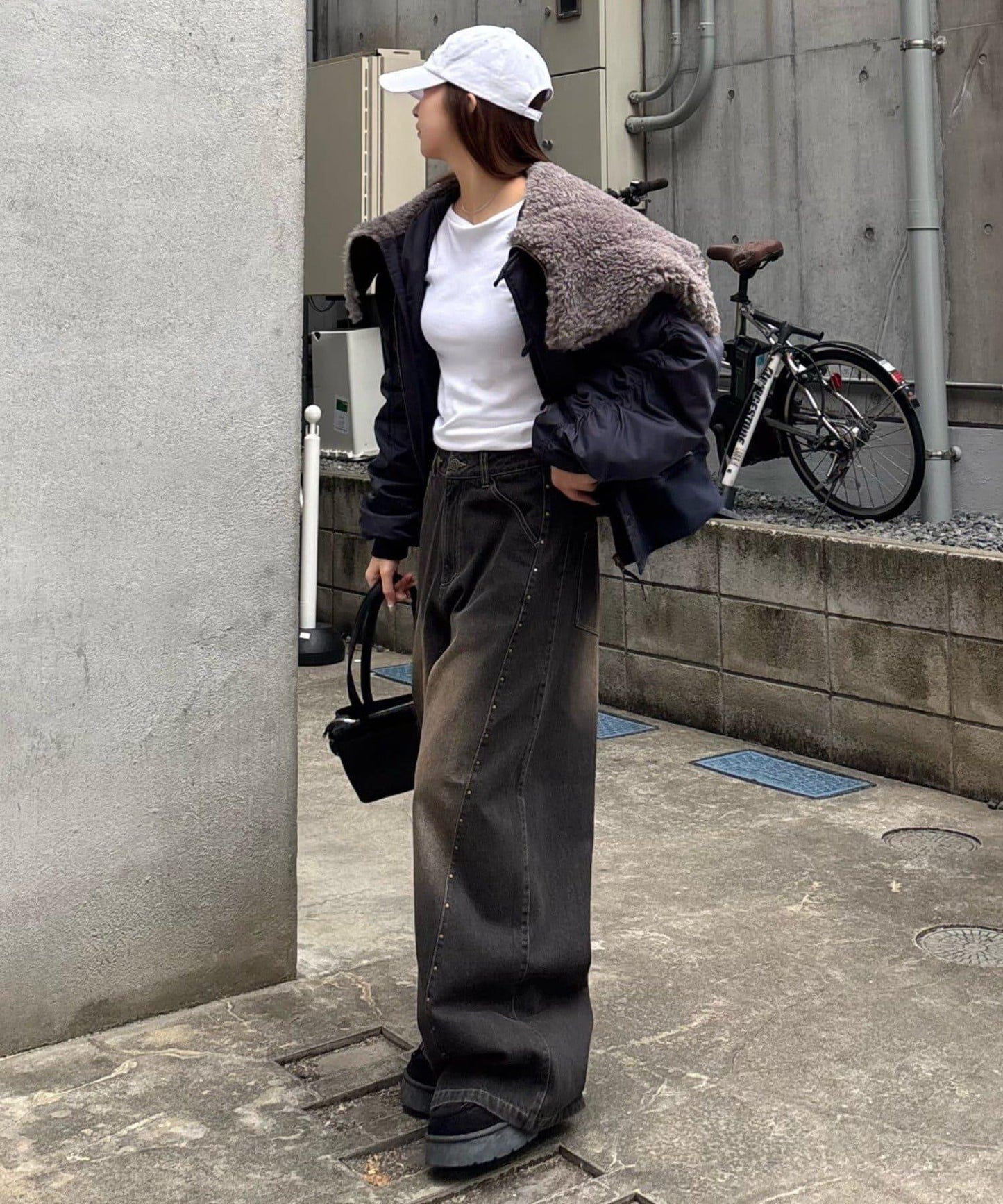 鉚釘設計 闊腿 牛仔面料 牛仔褲