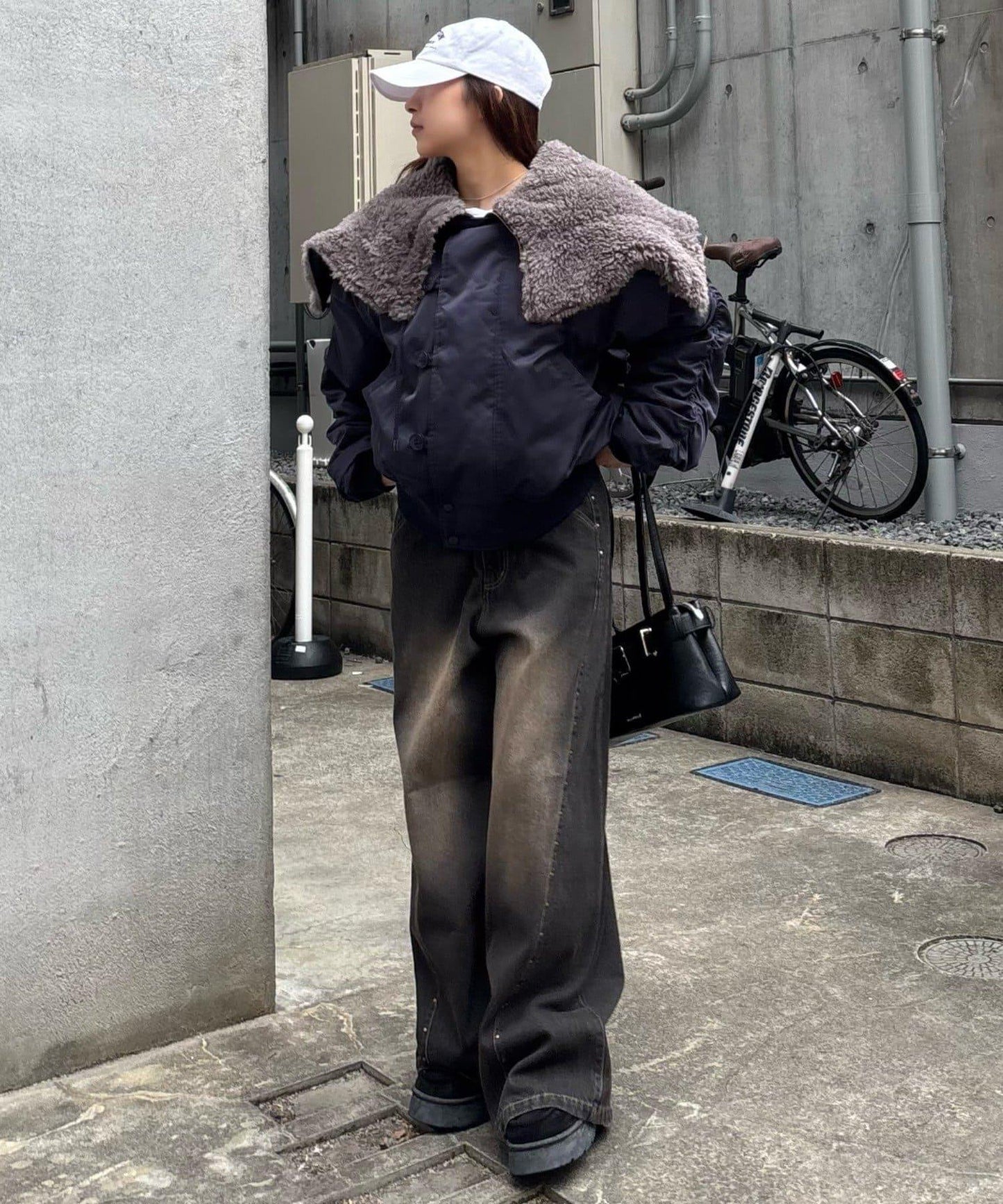 鉚釘設計 闊腿 牛仔面料 牛仔褲