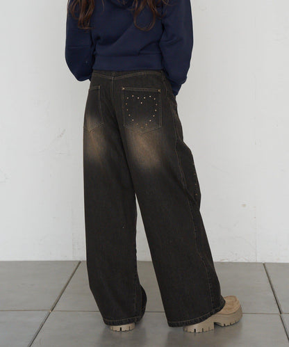 鉚釘設計 闊腿 牛仔面料 牛仔褲