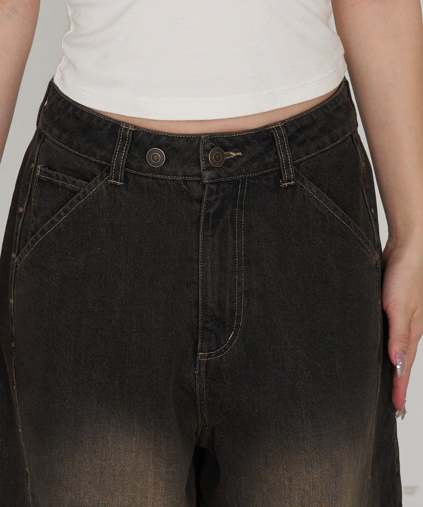 鉚釘設計 闊腿 牛仔面料 牛仔褲