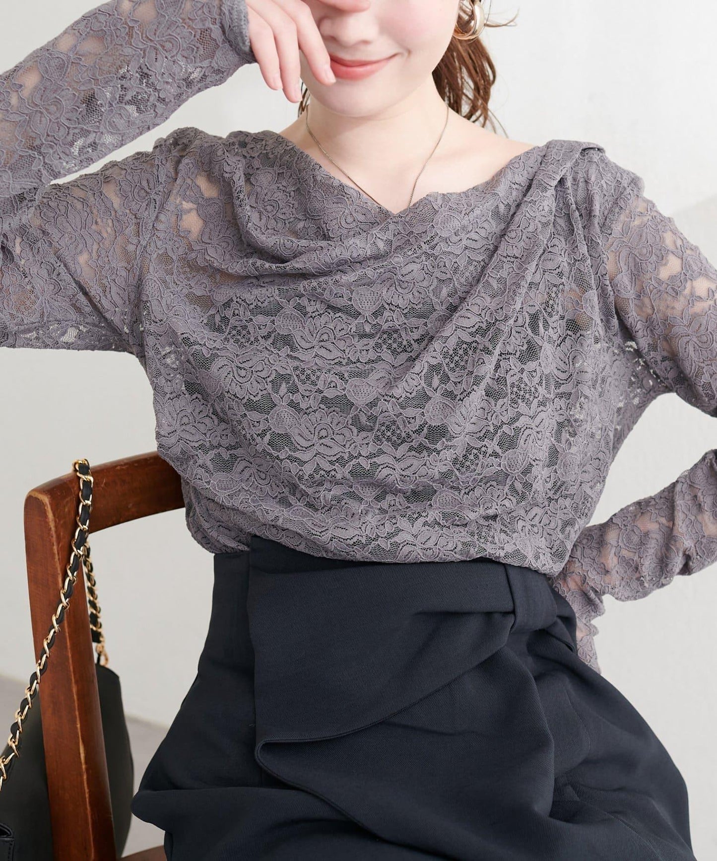 垂墜蕾絲設計套頭上衣