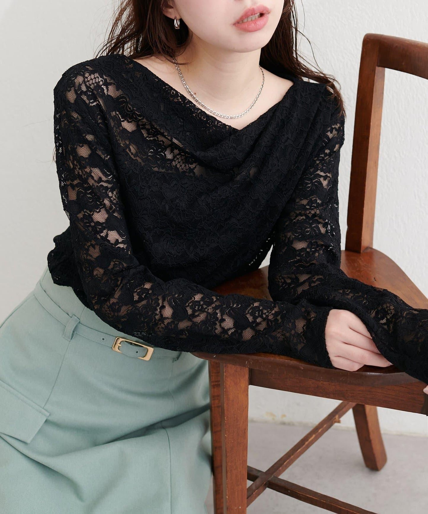 垂墜蕾絲設計套頭上衣